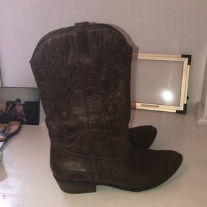 "Coconuts" cowgirl boots size 9! Only worn once!